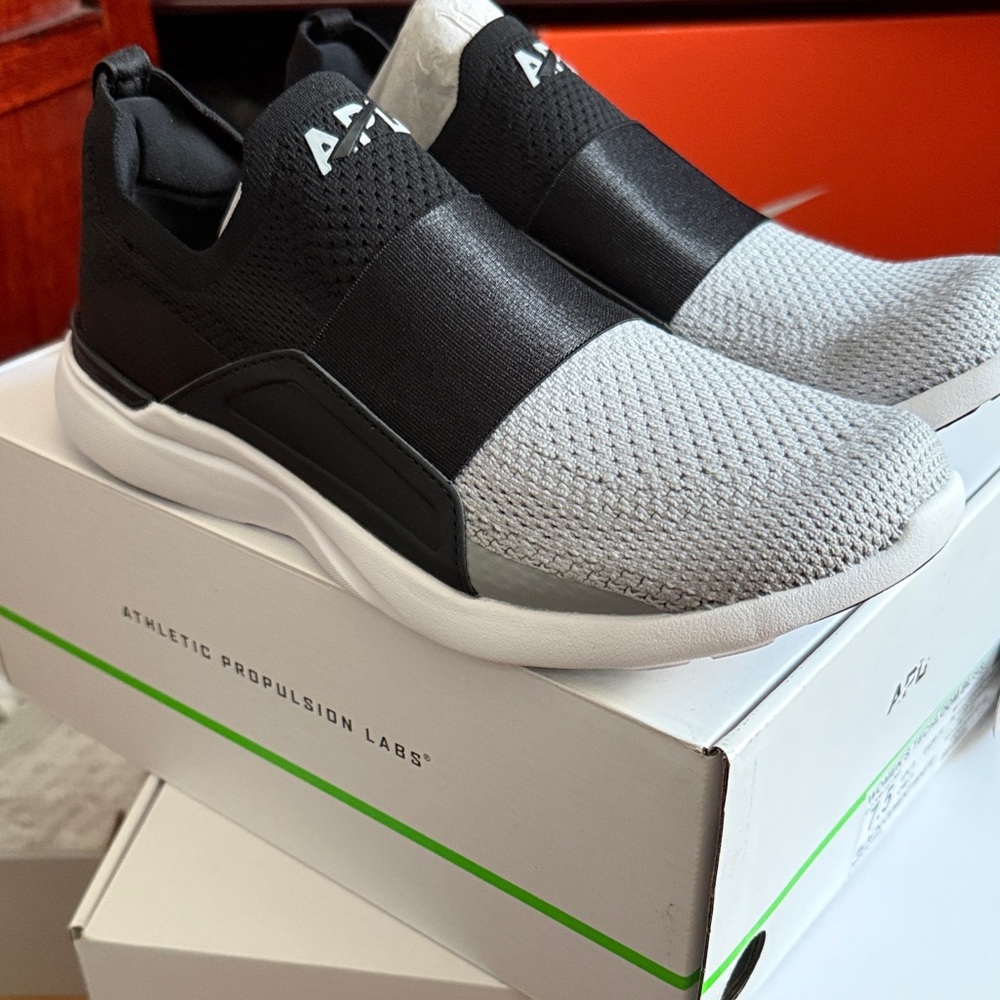 APL Techloom Bliss in Black/Cement/White NWT